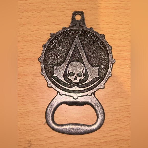Assassin's Creed IV Black Flag Pirate Medallion Bottle Opener PS3 Xbox 360 Promo - Picture 1 of 2